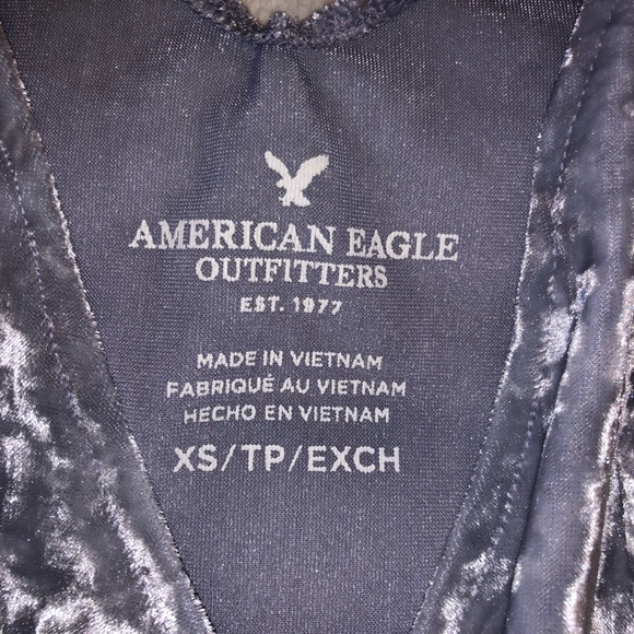 Velvet V-Neck - Picture 2 of 2